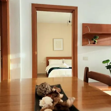 Lake View W/ 24 Check In Apartman