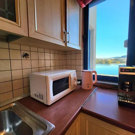 Lake View W/ 24 Check In Apartman *