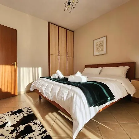 Lake View W/ 24 Check In Apartman